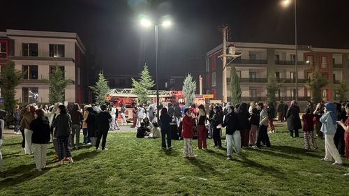 Sakarya'daki Kız Öğrenci Yurdunda Yangın: Acil Tahliye Gerçekleşti