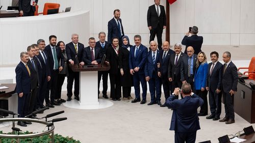 TBMM'de Emekli Bayram İkramiyesi 4 Bin Liraya Yükseltildi