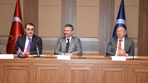 TBMM Yapay Zeka Araştırma Komisyonu Başkanı Dönmez, Eskişehir'de Yapay Zeka Panelinde Konuştu