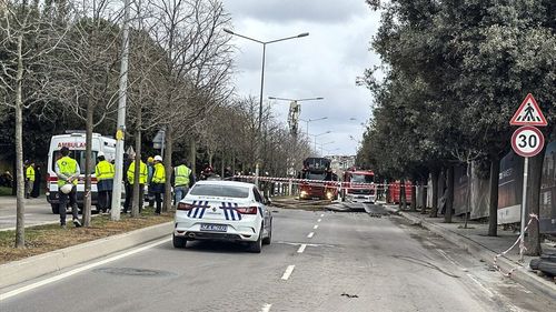 Ümraniye'de İnşaat Iskelesinin Çökmesi Sonucu İki İşçi Ağır Yaralandı