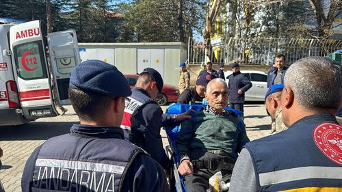 Uşak'ta 89 Yaşındaki Zanlı, 2 Komşusunu Öldürüp Hastaneye Kaldırıldı
