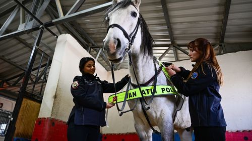 Van'da Kadın Süvariler Güvenliği Sağlamak İçin Görevde