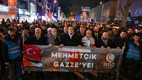 AGD Üyeleri, Gazze'ye Yönelik İsrail Saldırılarını Fatih'te Protesto Etti