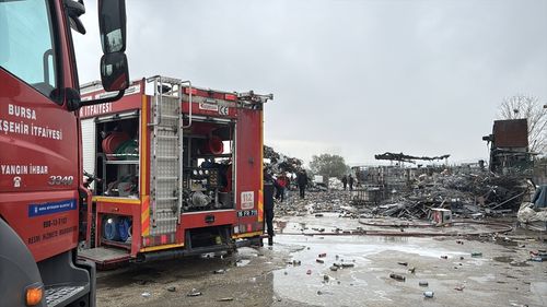 Bursa'da Geri Dönüşüm Tesisinde Yangın Kontrol Altına Alındı