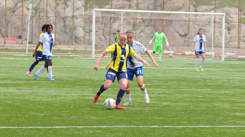 Fenerbahçe Petrol Ofisi, Hakkarigücü'nü 2-1 Mağlup Ederek Liderliğini Sürdürdü