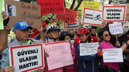 İzmir'de Bisikletlilerden Başkan Tugay'a Protesto