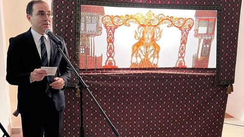Karagöz ve Hacivat Gölge Oyunu Moskova'da Tanıtıldı