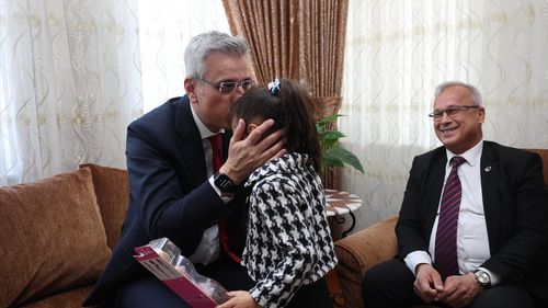 Sağlık Bakanı Memişoğlu, Şehit Tabip Teğmen Nizam'ın Ailesini Ziyaret Etti
