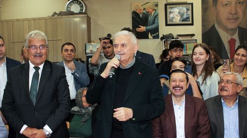 TDT Aksakallar Konseyi Başkanı Binali Yıldırım, İzmir'de Vatandaşlarla Bayramlaştı