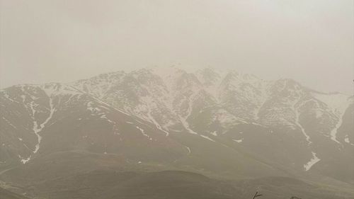 Van'da Sağanak Yağış ve Toz Taşınımı Hayatı Olumsuz Etkiledi