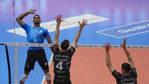 Voleybol: Altekma, Efeler Ligi Play-off'unda Alanya Belediyespor'u Mağlup Etti
