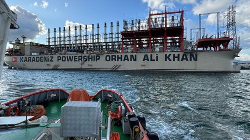 Yalova'da Karaya Oturan Enerji Gemisi İçin Kurtarma Çalışmaları Devam Ediyor