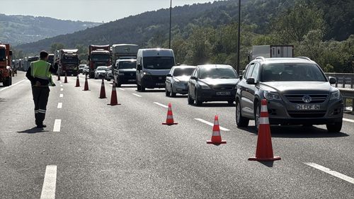 Anadolu Otoyolu'nda Tır Çarpışması Ulaşımı Aksattı