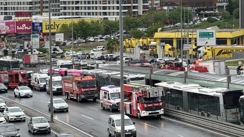 Beylikdüzü'nde Metrobüs Kazası: Yaralılar Var