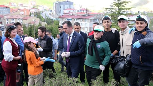 Bitlis'te 'Orman Benim' Kampanyası Kapsamında Temizlik Etkinliği Düzenlendi