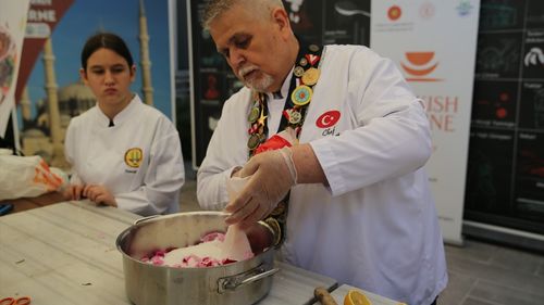 Edirne'de Öğrenciler Osmanlı Usulü Gül Reçeli Hazırladı
