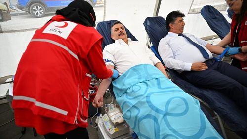 Erzurum Valisi Mustafa Çiftçi, 43. Kan Bağışını Gerçekleştirdi