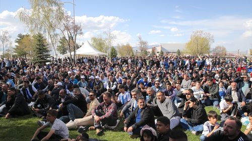Erzurumspor FK Taraftarları, Stadyumda olamadan Maçlarını Dev Ekrandan İzledi