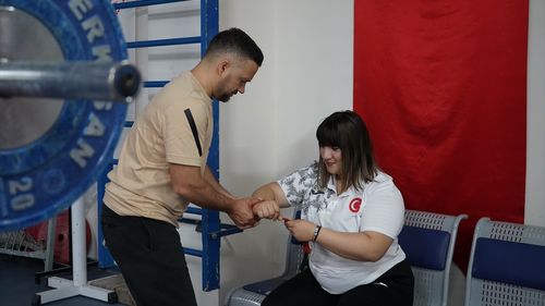 Fatmagül Çevik, Halterde Gençler Dünya Şampiyonu Olmanın Gururunu Isparta'da Yaşadı