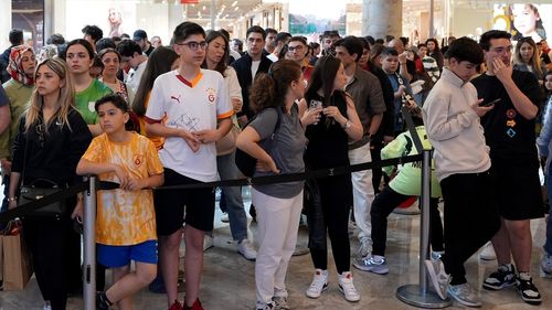 Galatasaraylı Fernando Muslera, İmza Gününde Taraftarlarıyla Buluştu