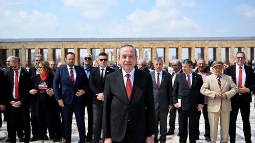 Gençlerbirliği, Anıtkabir ve İlhan Cavcav'ın Mezarını Ziyaret Etti