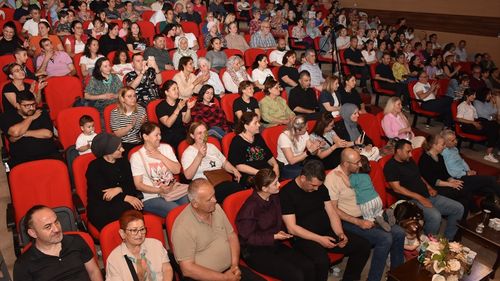 Germencik'te İzmir Devlet Türk Dünyası Dans ve Müzik Topluluğu 'Yeşilçam Şarkıları' Konseri Düzenlendi