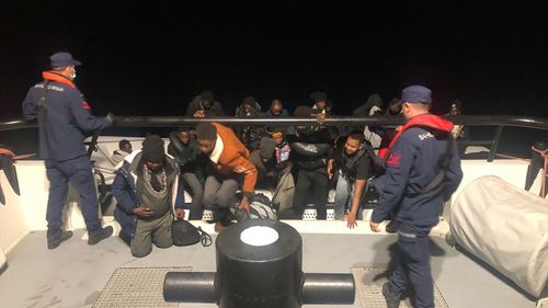 İzmir'de 28 Düzensiz Göçmen Yakalandı