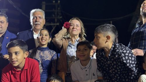 İzmir'de Hıdırellez Coşkusu Renkli Görüntülerle Kutlandı