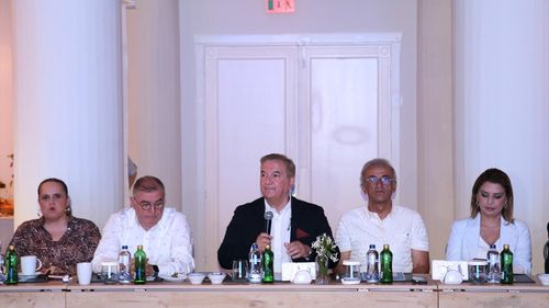 İzmir'deki Turizm Sektörünün Sorunları Masaya Yatırıldı