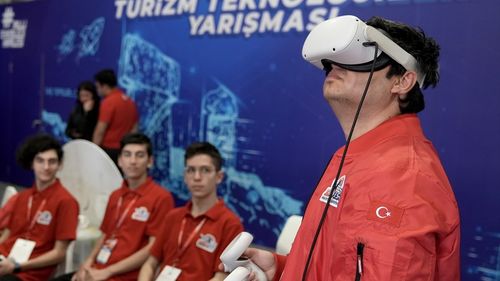 Kıbrıslı Öğrencilerin Sanal Gerçeklik Projesi, Bellapais Manastırı'nı TEKNOFEST'te Tanıtıyor