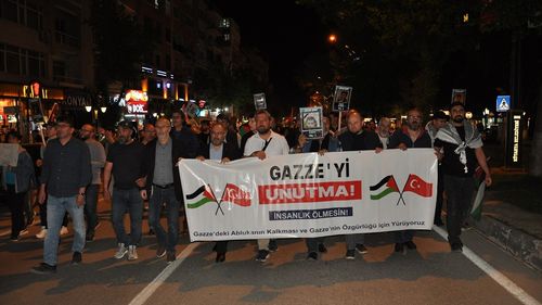Kütahya'da Vatandaşlar Gazze İçin Sessiz Yürüyüş Düzenledi