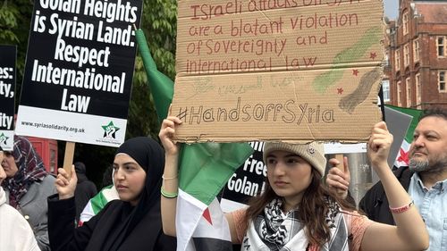 Londra'da İsrail'in Suriye Saldırılarına Protesto: Golan Tepeleri İçin Eyvallah Yok