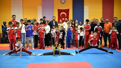Milli Boksör Hatice Akbaş, Genç Sporculara Kariyer Yolculuğunu Anlattı