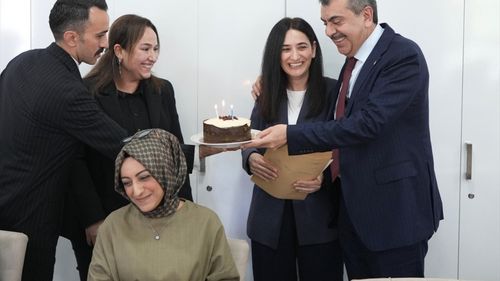 Milli Eğitim Bakanı Tekin, İstanbul'da Öğrencilerle Bisiklet Etkinliğinde Bir Araya Geldi