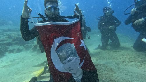 Samsunlu Sporcular, 19 Mayıs'ı Deniz Altında Türk Bayrağı Açarak Kutladı