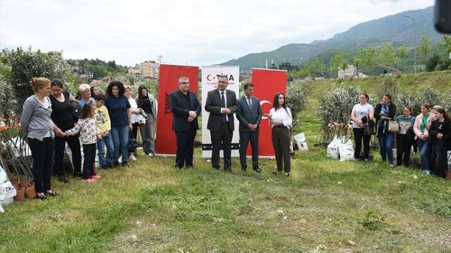 TİKA, Arnavutluk'taki İhtiyaç Sahiplerine Zeytin Fidanı Hibe Etti