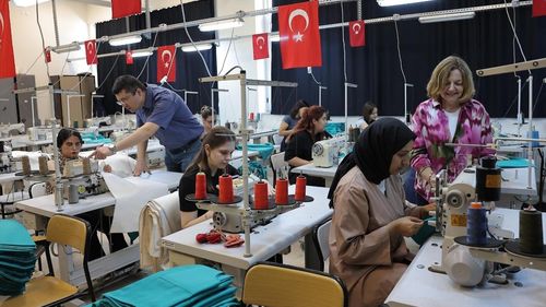 Trakya Üniversitesi Öğrencileri Ameliyathane Tekstilleri Üretiyor
