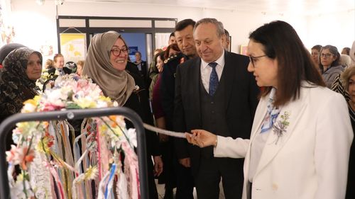 Yalova'da İpek Koza İşlemeciliği Kursiyerleri Ürünlerini Sergiledi