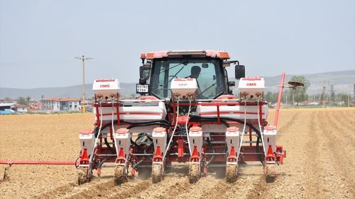 Yüksek Lisans Mezunu Genç Çiftçinin Teknoloji ile Ekilebilir Arazi Artışı Hedefi