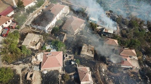 Malatya'da Otluk Alanda Çıkan Yangın Evleri Tehdit Etti
