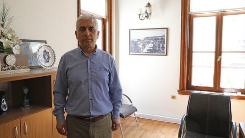 Samsun'da Kültür ve Turizm Müdür Yardımcısı, Kumrularla Paylaşılan Makam Odası ile İlgi Çekiyor
