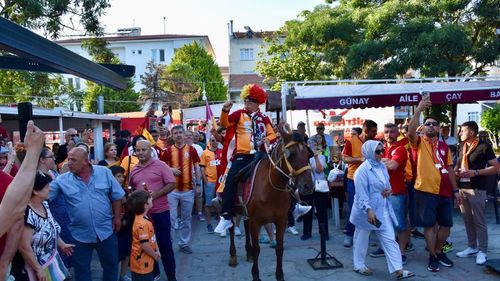 Tekirdağ'daki Taraftar Çeşmesi, Galatasaray'ın Renklerinde Yenilendi