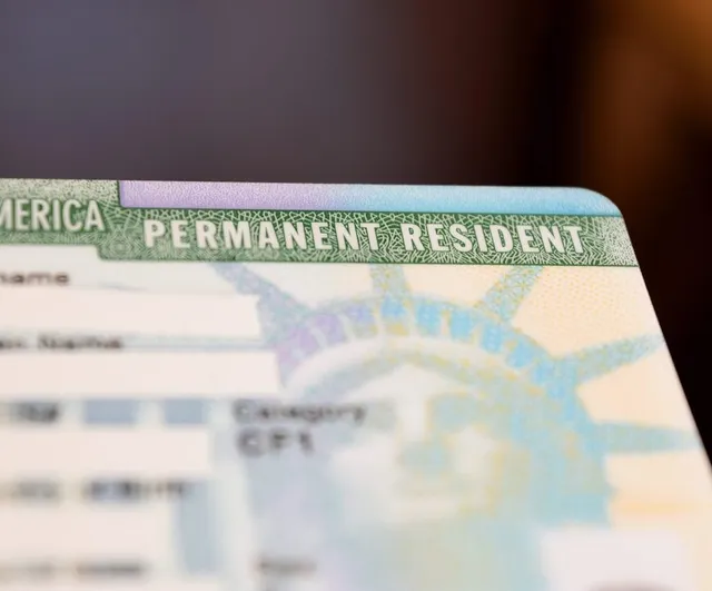 Amerika'da İkamet Etmek İçin Green Card Nedir ve Green Card Almak Başvurusu Nasıl Yapılır