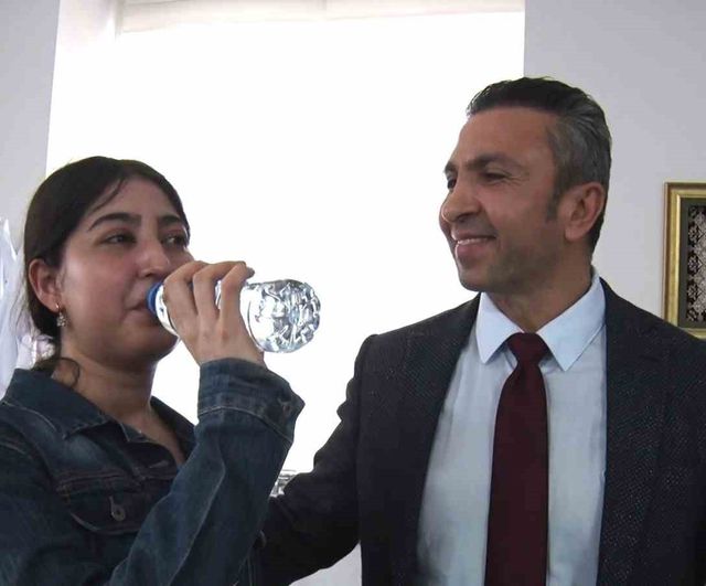 Annesinin böbreğiyle hayata tutunan 18 yaşındaki Kübra Varışlı