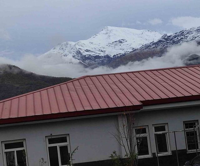 Batman'da mevsimin ilk karı: Sason'daki 3000 rakımlı Meretto Dağı beyaza büründü