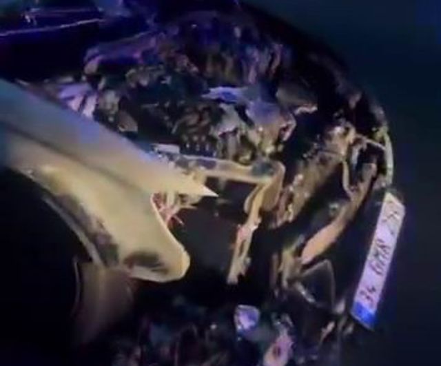 Diyarbakır'da park halindeki Audi alev aldı; araç kullanılamaz hale geldi