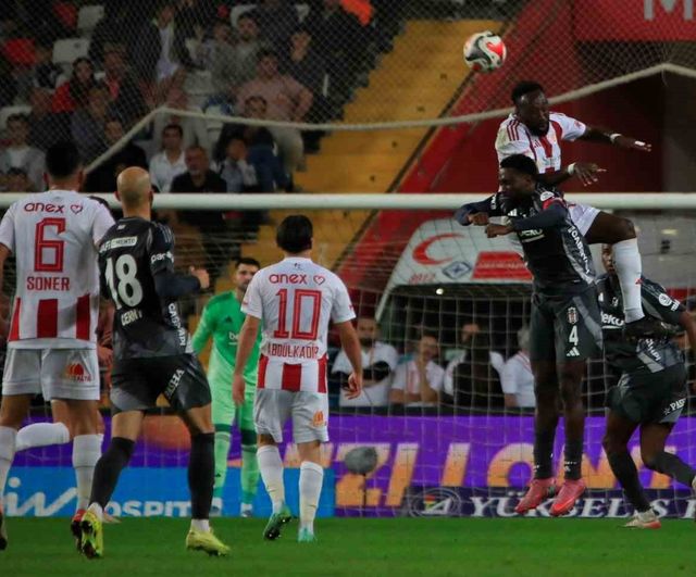 Trendyol Süper Lig 12. Hafta: Antalyaspor 0-2 Beşiktaş — İlk Yarı Özeti