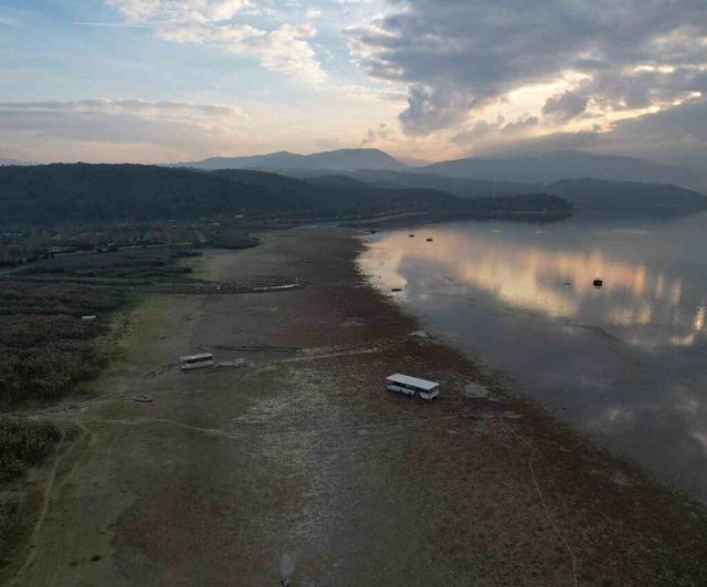 16 ilçenin muhtarlarından Sapanca Gölü çağrısı: 'Sanayinin değil yaşamın kaynağıdır'