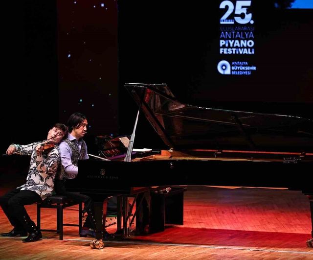 25. Uluslararası Antalya Piyano Festivali Igudesman & Joo konseriyle sona erdi