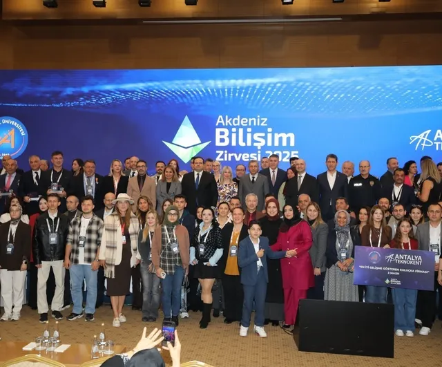 9. Akdeniz Bilişim Zirvesi Antalya'da başladı: Sürdürülebilir yapay zekâ vurgusu